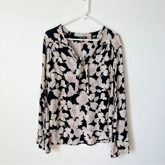 Billabong Floral Tie Neck Top Small Black & Cream Bell Sleeve Boho Flowy Cottage - Picture 1 of 11